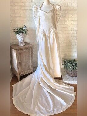 Vtg ST. Pucchi 100% Pure Silk Wedding Gown, Beaded, Bow, Train, Creamy Ivory
